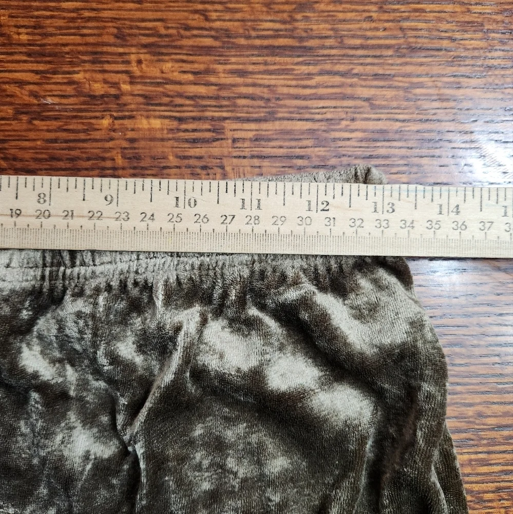 Carol Little cropped crushed velvet looking size Medium lounge Pants